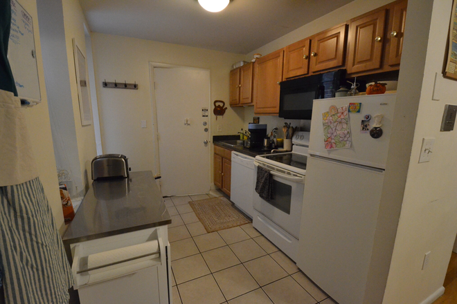 Kitchen - Great Location 2 Bed / 1 Bath on Symphony Rd — Avail 9/1/26 · Text/Call 385-722-7303 Apartments