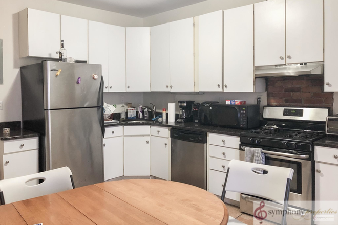 1 - Large and Sunny 4 Bed w/ Eat In Kitchen! Prime Location! Apartments