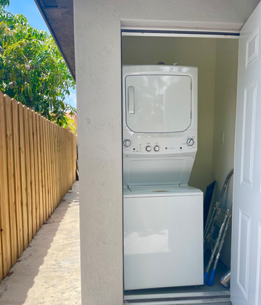 Laundry, washer and dryer - 1 bedroom house,  patio, laundry, electricity and water included.  Nice backyard.