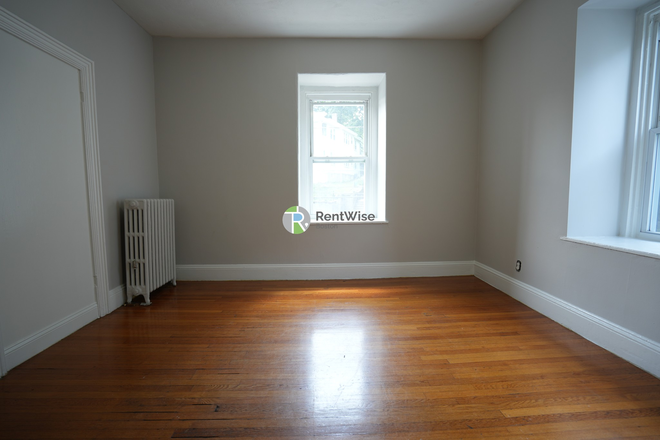 1 - AVAIL NOW | Awesome Brighton Townhouse | 4 Bed, 2 Bath | In-Building Laundry | Cats OK | NO FEE!