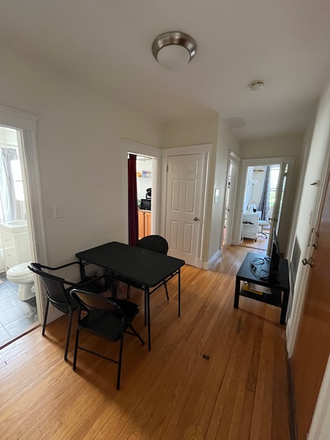 Living room - 3 bedroom apartment- summer school- near campus