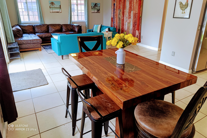 Dinning table - 10 mins walk to Douglas Road Station