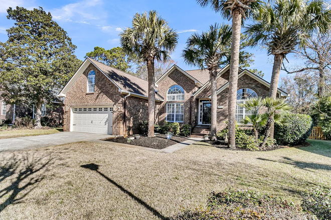 Front Yard - 2 Bedrooms Available in House with Yard & Pool (Utilities Included)