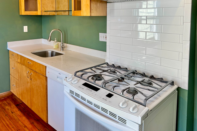 Call NOW for showings! 617-236-8600 - FAIRMONT AVE - LRG 2 LVL 3BR IN CAMBRIDGEPORT FOR *9/1/2026* W/ YARD, 2 BATHS, LNDRY IN BDNG, EIK Apartments