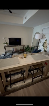 Living room - Ideal spot on hill Apartments