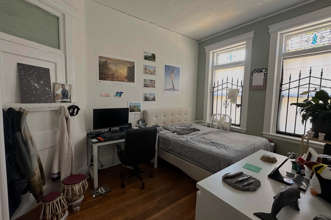 Bedroom - Fully furnished room in 2 bed 1 bath apartment