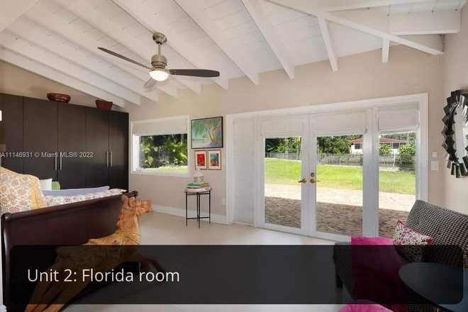 Florida Room - Amazing Waterfront Property Steps from Campus Duplex