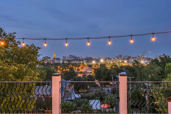 Evening Skyline View from Rooftop (3rd Floor) - Cool & Contemporary 4BR 3.5BA 1 Block off Vandy Campus House