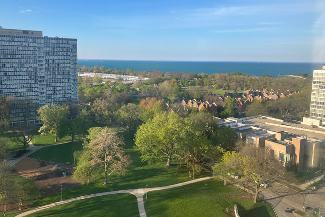 Outside View - 2BR/1BA Sublease – Lake Views + FREE Furnishings & A/C (Lake Meadows) Apartments