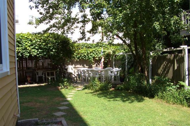 garden - 223 Charles St Furnished Harvard/MIT/MGH/Longw post-doc MEN+WOMEN house.