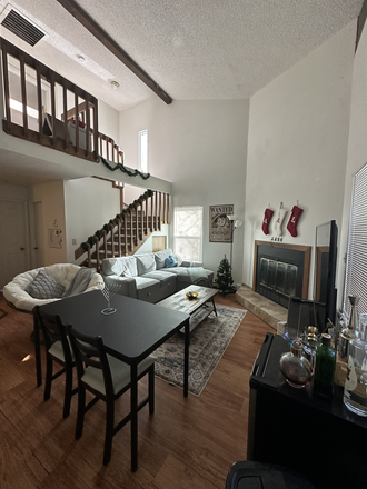 livingroom - 3-Bedroom Condo on the Hill – Close to Pearl Street & Campus