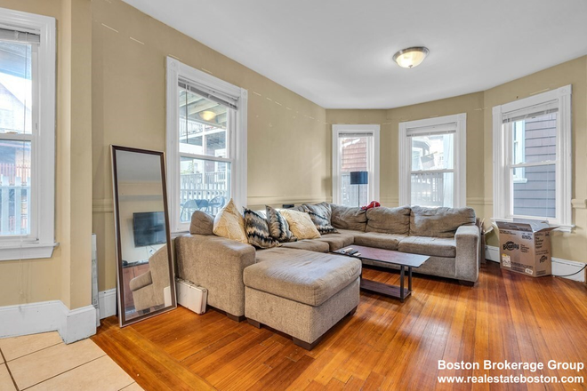 living room - Spacious 5 Bedroom located in Mission Hill! Condo