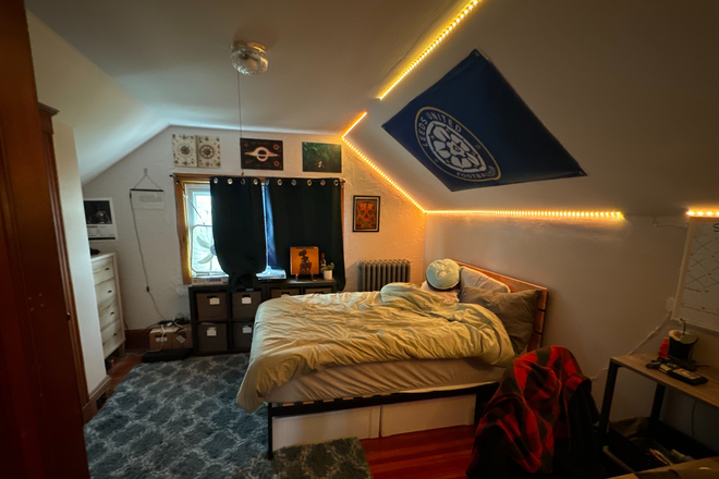 Room - 1 Bedroom in Spacious 5 Bedroom Appartment (close to Tufts campus)