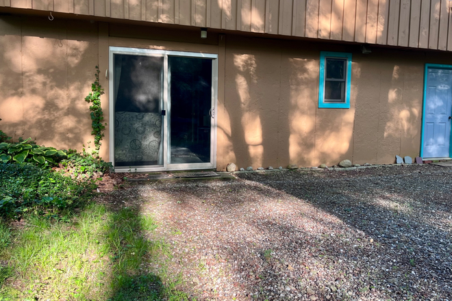 Outside view - Cozy, Quiet 1BR/1BA apartment in rural area near Amherst