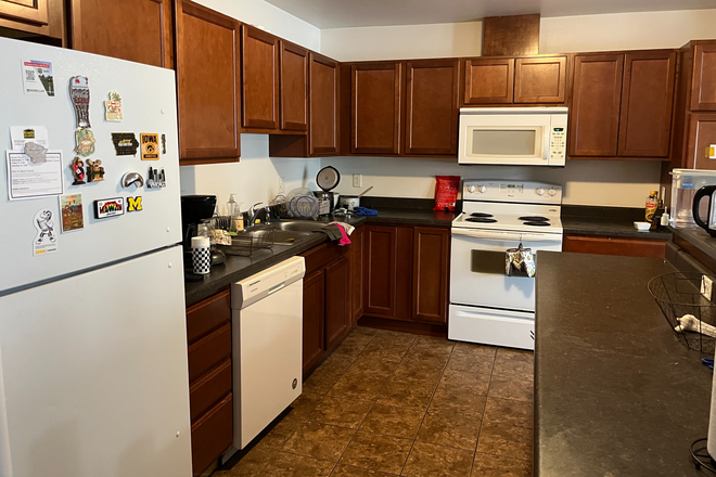 Kitchen - Private Bedroom and Bathroom Close to Campus, Full Furnished
