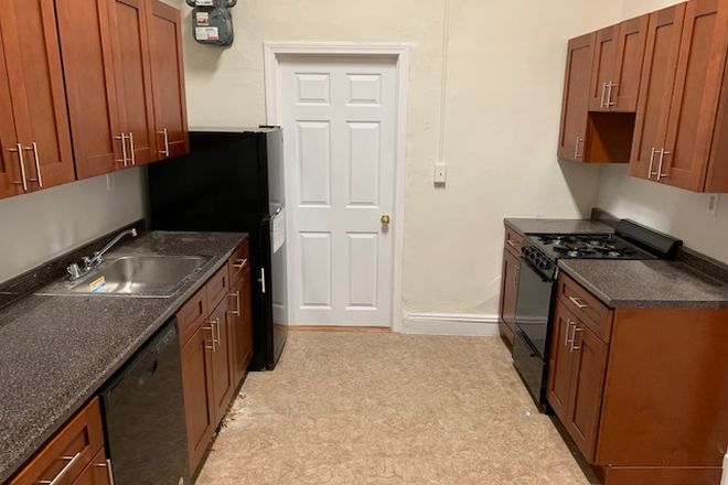 hubrealtyproperties.com - Fenway, spacious one bedroom and large updated kitchen with dishwasher Apartments