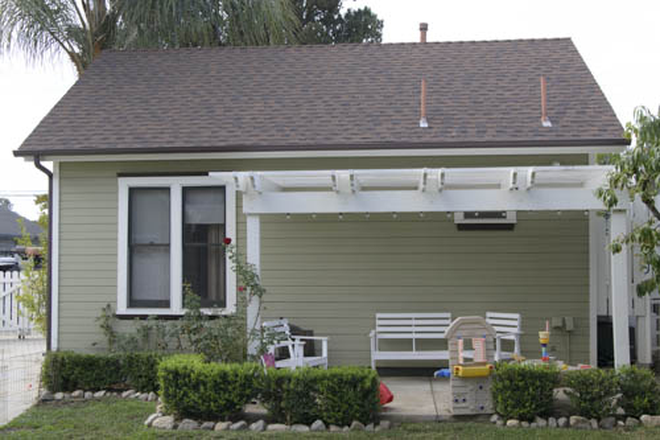 back patio - Beautiful 5 br, 3ba Historic Home with character just steps from campus