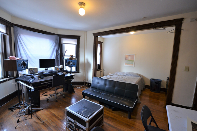 Studio - Large Studio Available 9/1/25! *CONTACT NOAH 603-470-8181 Apartments