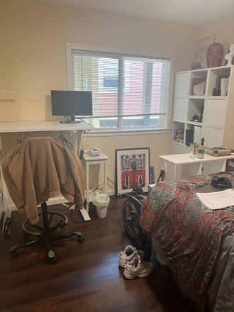 Bedroom for rent - 1 Bedroom in Sunny Apt near Ashby BART, Berkeley Bowl