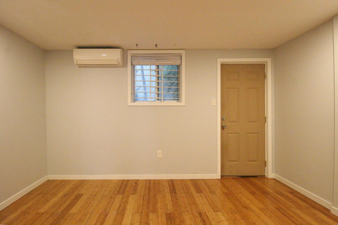 bedroom - 1525 Seybert St #A Apartments
