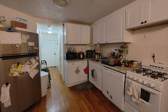 kitchen - **NO BROKERS FEE!* 3 Bed/1Bath Heat&Hot Water Included! Avail. 9/1/26!! Apartments