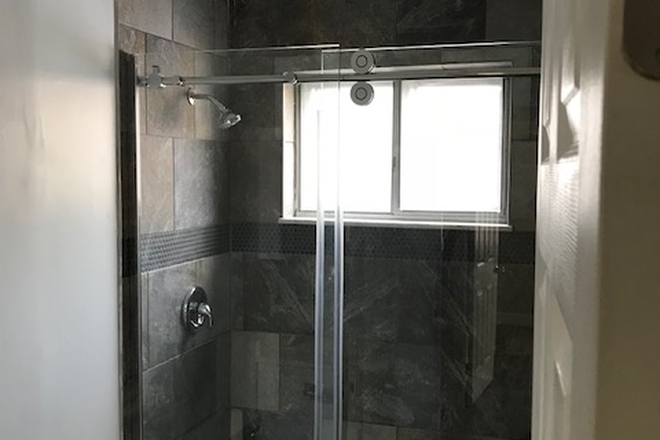 Bathroom - UC/UC Blue Ash STUDENTS!!!! Great Location and area for waitlisted, current, or graduate students!!