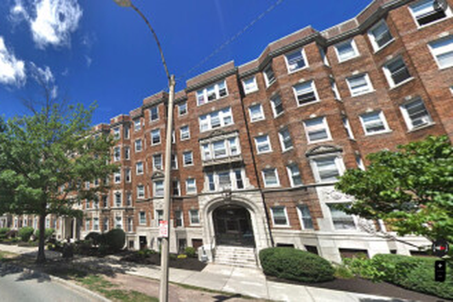 Call call or text Arezou at 617-584-7817 - GREAT 1 BEDSPLIT(2 BEDROOMS)Right in the middle of highly desirable Fenway area!!!!