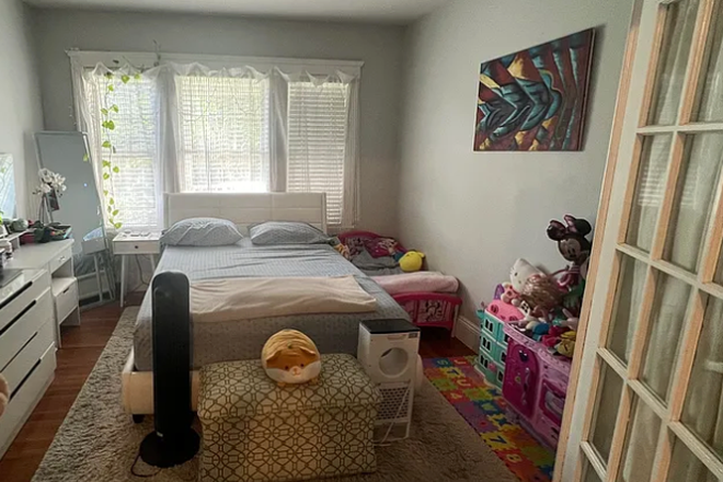 Front Bedroom - 2 BR apt. sunny, safe, MBTA Savin Hill (Red Line)- 15 mins. to downtown, 20 to Camb.