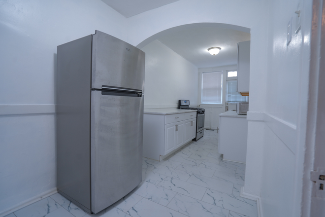 Kitchen - 750 Leland #1S Apartments