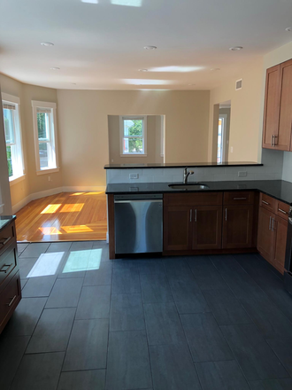 Call NOW for showings! 617-236-8600 - BANKS STREET - GORGEOUS WALTHAM 3 BED 2 BATH! *AVAIL 9/01/2025* Apartments