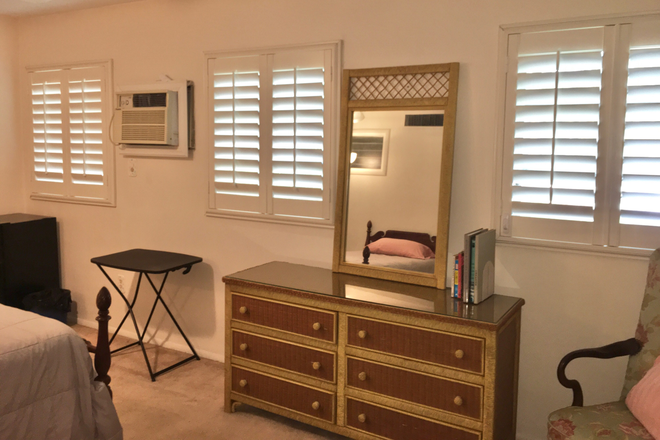 bedroom - Furnished Bedroom w/ Shared Bath in Quiet, Safe Neighborhood Close to UM Campus House