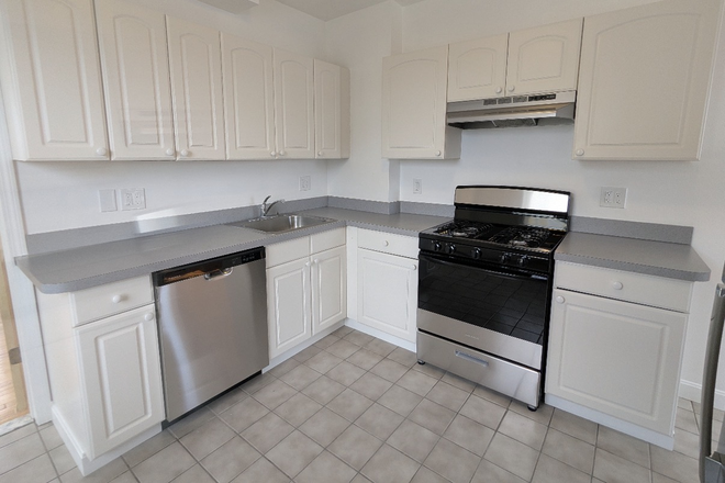 - - 4 BED 1.5 BATH JUNE 2027 Apartments