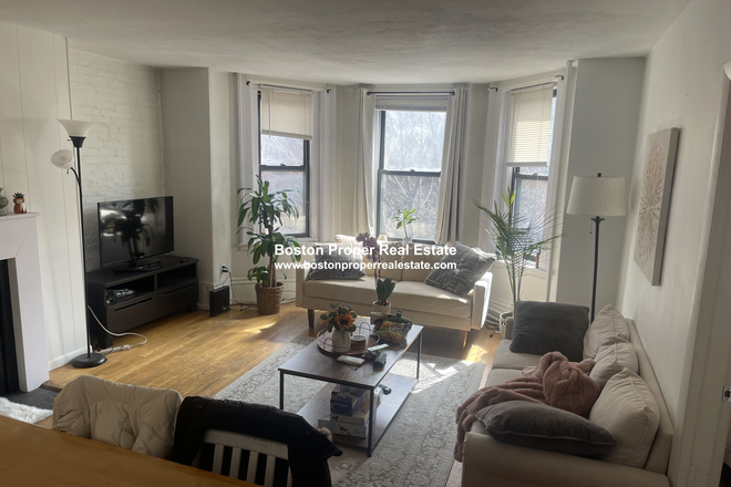 A - 3 BED WITH LIVING ROOM IN BACK BAY Apartments