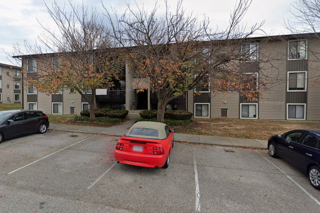 Outside View - Foxridge Apartment (trying to fill 1 empty room)