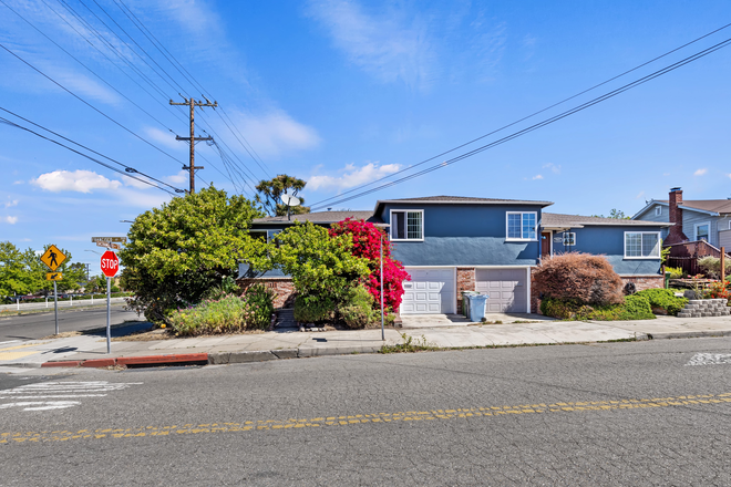 Front - LARGE 2/1 DUPLEX, GARAGE, W/D, DW, HARDWOOD FLOORS, QUIET, 900 ft2! Across from North Berkeley BART.