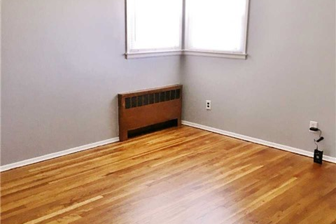 Bedroom - Hofstra Is Right Across the Street! House