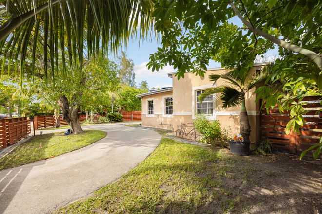 View From Street - 3 Bedroom Home Close To Campus