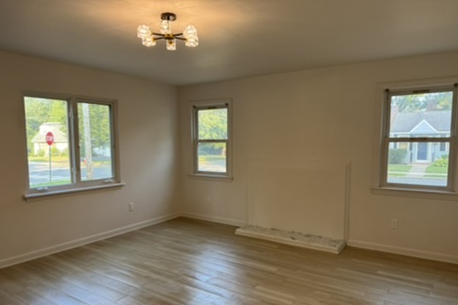family room - 2BR home-Tee-Ar Place-Princeton