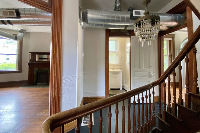 Hallway - Room for sublease! (5 min walk to campus) Duplex