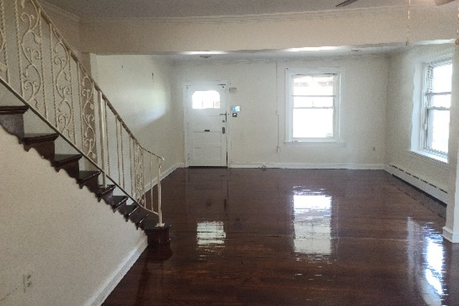 Living Room - Large House on 63rd Street close to Train Station