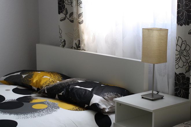 Fully furnished Gold-tier "Banana" Suite - Student Luxury Living - Banana Suite House