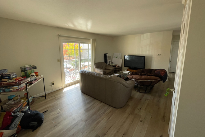 Living room - 1 bedroom sublet in 2B1B apartment