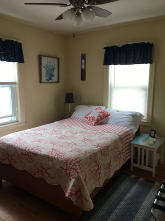 Furnished bedroom first floor! - Spectacular Ocean View!! Beautiful furnished 3 bed, 7 rm home! Easy commute! 2 miles to 195!
