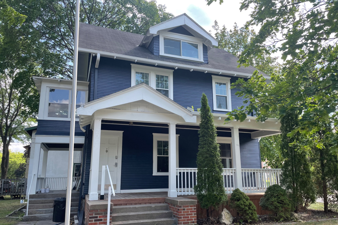 Newly renovated house - Big house: Across the street from campus!