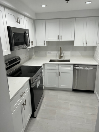 Kitchen - 2 BEDROOM. COMMONWEALTH AVE. AVAILABLE 09/01/2026! Apartments
