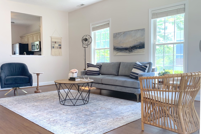 Living Room - 3 bed/2.5 bath End Unit Townhome