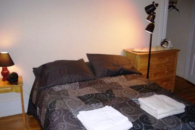 bedroom - Prospect St/Broadway post-doc house.