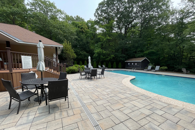 Heated pool - Beautiful 2 bed/1bath condo w/pool, tennis, full gym, all amenities included