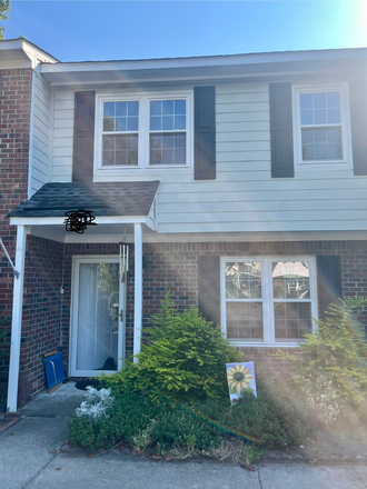 Front - Hunters Trace Townhome