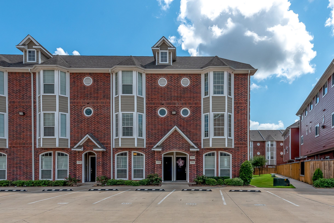 Outside view - Lakeridge Townhomes